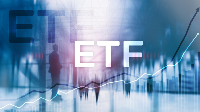 ETFs são fundos que replicam índices de mercado, permitindo diversificação com baixo custo para o investidor, explica Kelsem Ricardo Rios Lima.