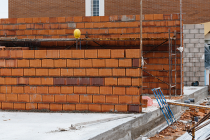 Valderci Malagosini Machado mostra como a especificação correta de blocos, lajes e painéis reduz a necessidade de manutenção futura.