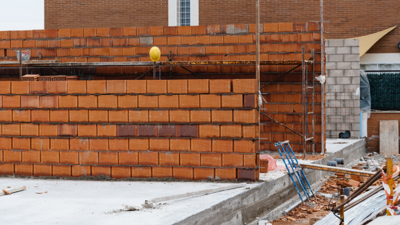 Valderci Malagosini Machado mostra como a especificação correta de blocos, lajes e painéis reduz a necessidade de manutenção futura.
