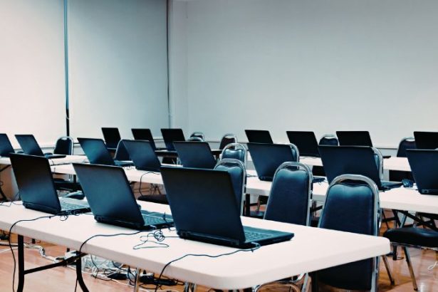 Cursos de tecnologia e cibersegurança ganham força em Manaus e ampliam oportunidades para jovens